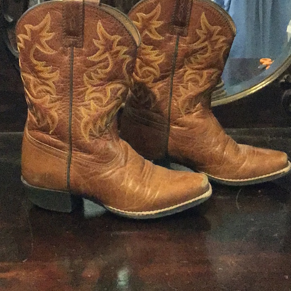 Kid boots